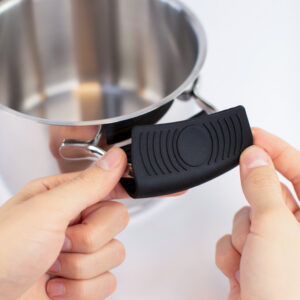 Alternative view of Silicone Pan Handle Covers