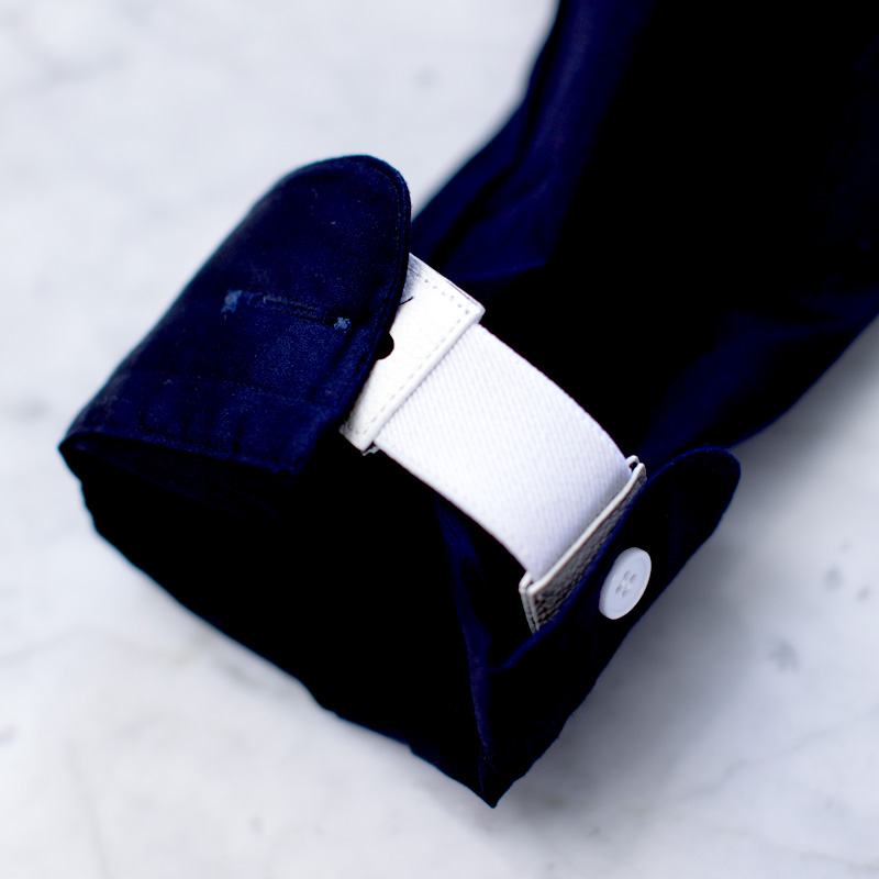 Cuff strap – keeps your shirt sleeve in place - Image 7
