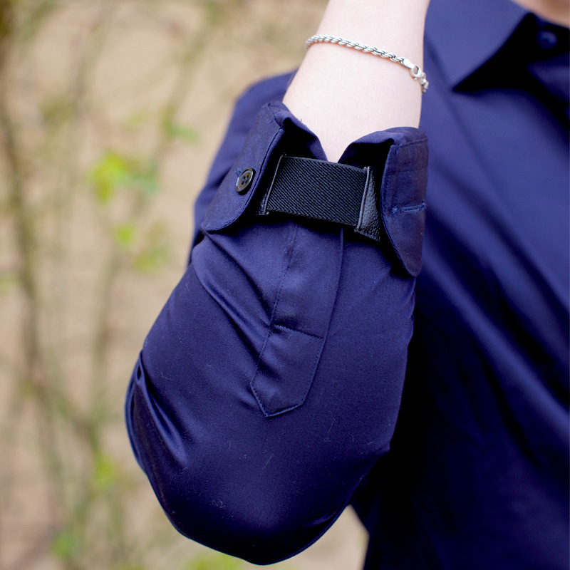 Cuff strap – keeps your shirt sleeve in place - Image 3