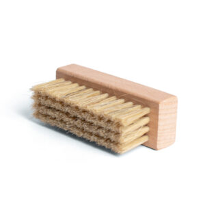 Shoe-cleaning brush – Gentle bristles and wooden handle - Image 3